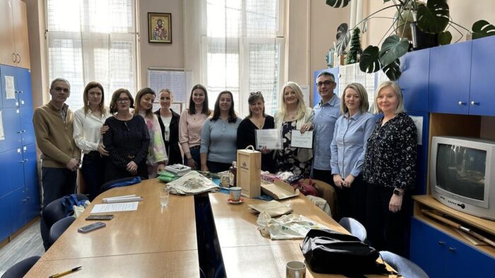 3836352 4 ff 700x393